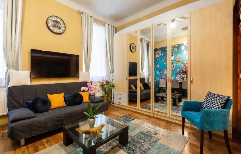 Cherry Blossom Designer Apartment In The Center With Free Parking — Fotók 2